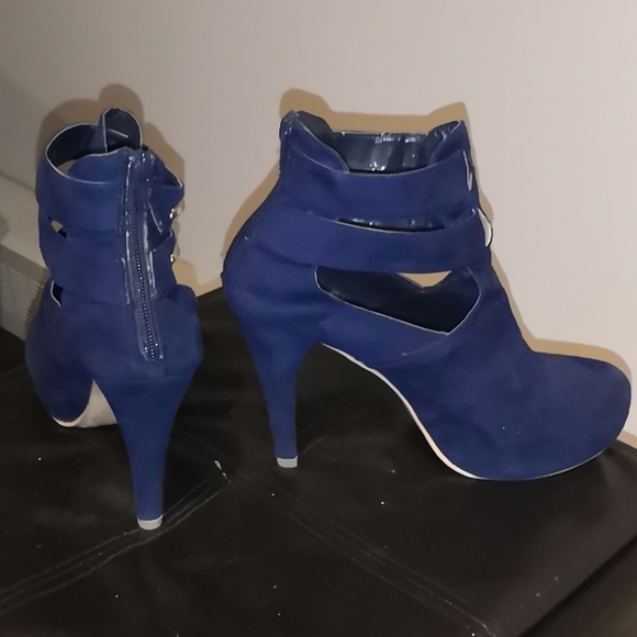 High heels - Picture 2 of 2